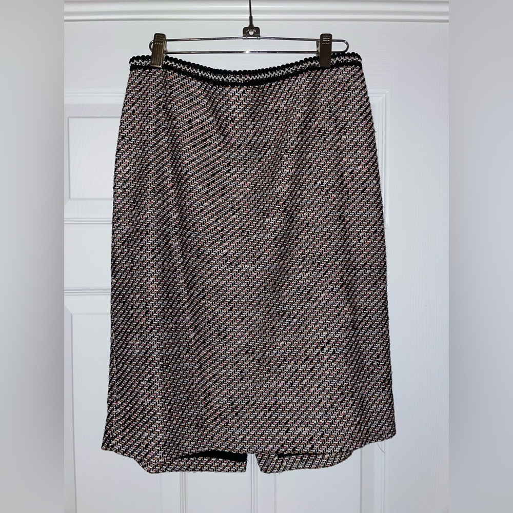 Talbots pink and black tweed pencil skirt with ribbon detailing and back zip.